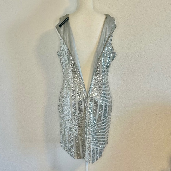 Lookbook Store, V-Neck Silver Sequin Dress, Size 10 - Picture 6 of 11